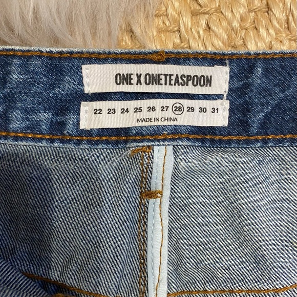 ARITZIA HIGH WAISTED DENIM MIDI SKIRT. Size 28. Condition LIKE NEW! - Picture 3 of 4